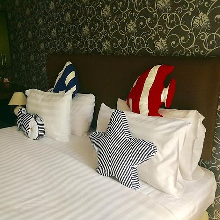 Only Blue Hotel Patong Bagian luar foto